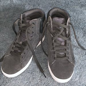 Hightop Puma Sneakers heels